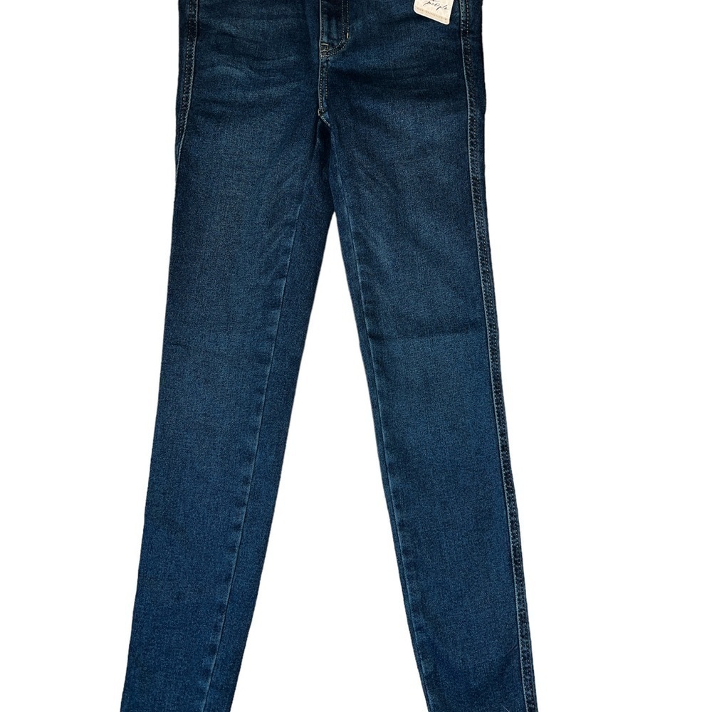 335- We The Free NWT Raw Hem Mid Rise Jeans size 24 Inseam 27” Waist 22” Rise 10